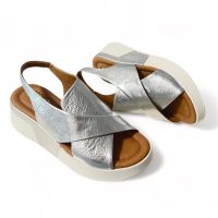 Атрактивни сандали на платформа в сребриста естествена кожа, снимка 1 - Сандали - 46059740