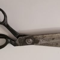 Голяма шивашка ножица, снимка 2 - Антикварни и старинни предмети - 43584236