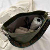 Зелена,кафява или черна ежедневна чанта от екокожа,размери и разпределение на снимките щее, снимка 16 - Чанти - 45068322