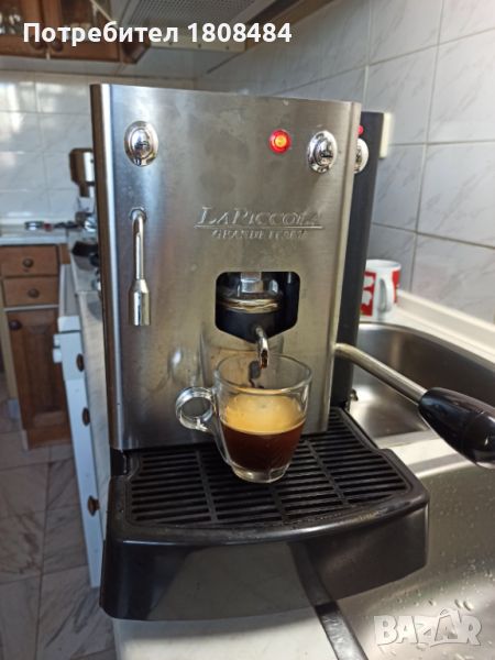 Кафемашина Ла Пикола с хартиени дози, работи отлично и прави хубаво кафе с каймак , снимка 1