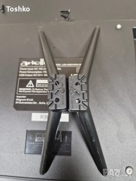 Стойка крачета за ТВ ARIELLI LED-43N218VDA SMART , снимка 1