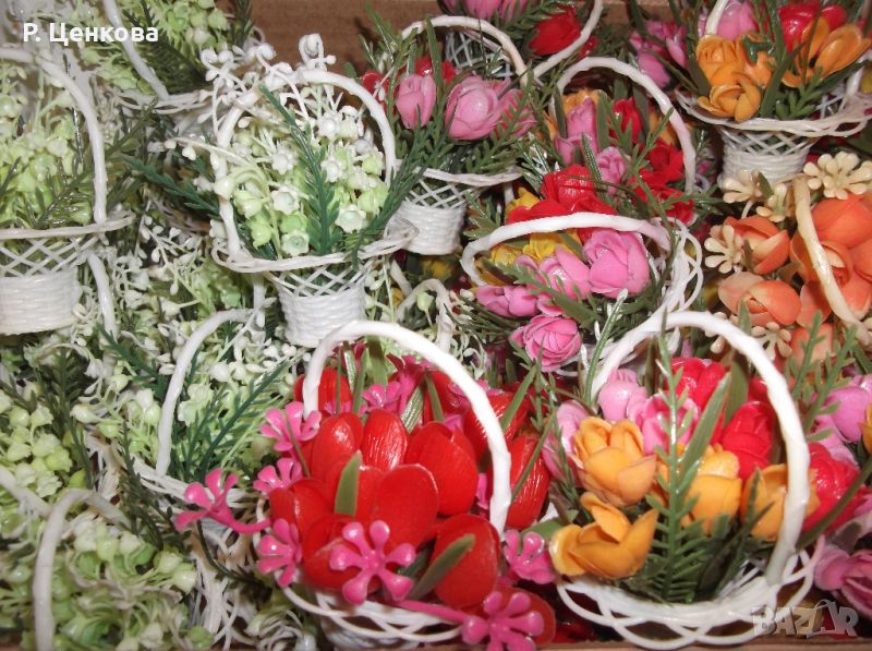 Ретро малки пластмасови кошнички с цветя. Цена 3 лв/бр., снимка 1