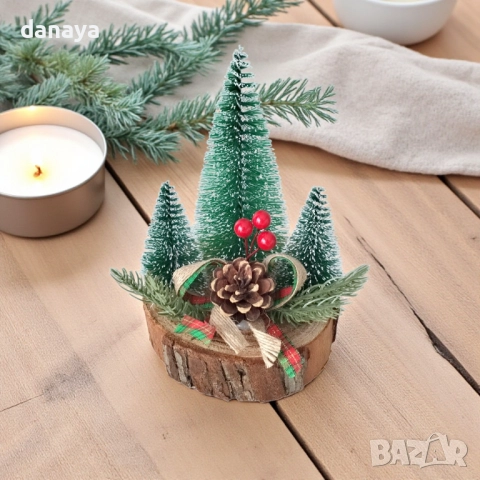 6177 Коледна декорация Елхички върху дървено пънче, 11×17 см