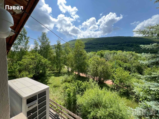 Продавам уютна вила с панорамна гледка в село Комщица, Годечко, на 78 км от София, снимка 8 - Вили - 50747166