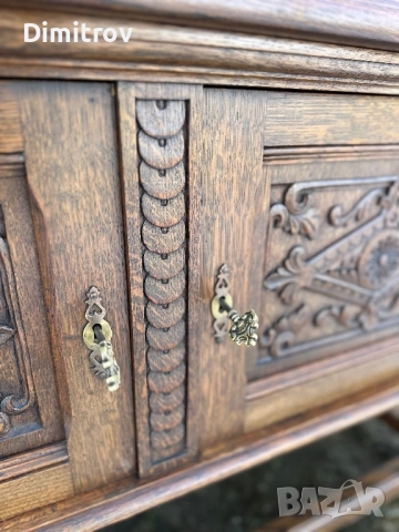 Масивна ретро витрина с дърворезба и стъклени врати, снимка 7 - Секции и витрини - 53958282