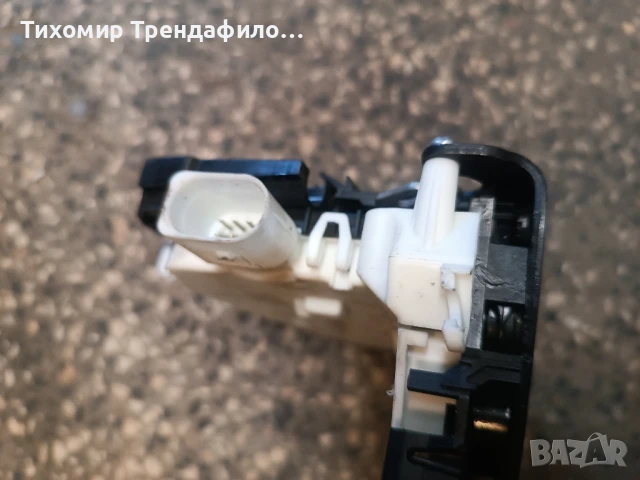 брава за ауди а4 22г 8X2 837 016D AUDI A4 B9 Front Right Door Lock RHD 8X2837016D, снимка 2 - Части - 50641104