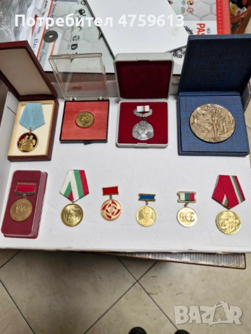Ордени, медали и значки, снимка 3 - Антикварни и старинни предмети - 53810110