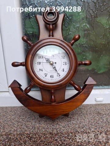 Дървен часовник със котва и рул