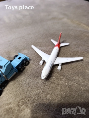 Ретро метални камиони и метален самолет Quantas, снимка 5 - Коли, камиони, мотори, писти - 53584230