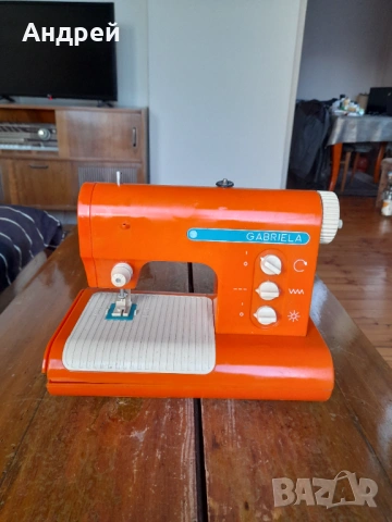 Стара детска шевна машина Gabriela
