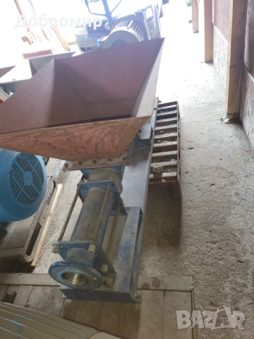 Помпа шнекова