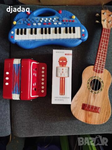 Акордеон, пиано, микрофон и китара , снимка 1 - Музикални играчки - 45809216