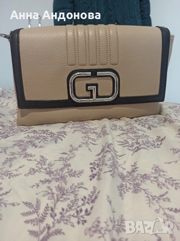 Дамска чанта в бежов цвят