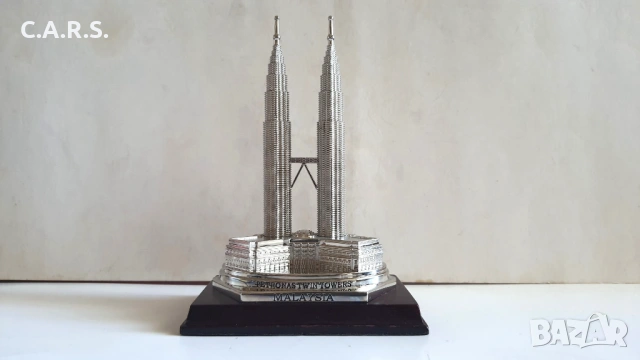 Метален Сувенир Malaysia Petronas Twin Towers, снимка 2 - Колекции - 54100864