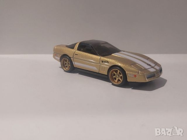 Chevrolet corvette 84 hot wheels метална количка