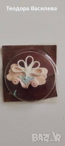 Брошка костен порцелан в оригиналната опаковка 