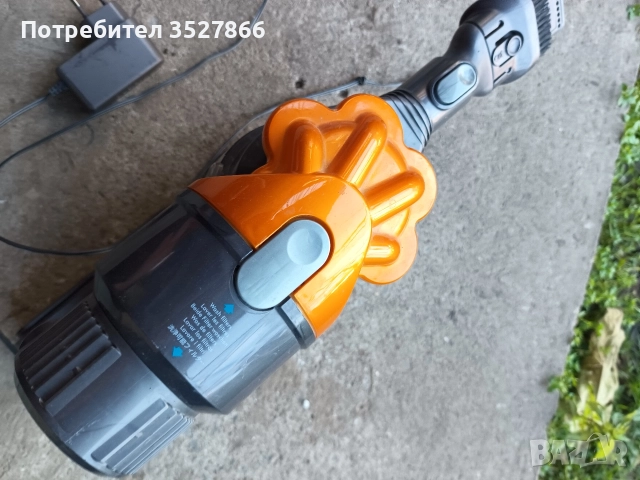 Акумулаторна прахосмукачка Dyson root, снимка 2 - Прахосмукачки - 52632659