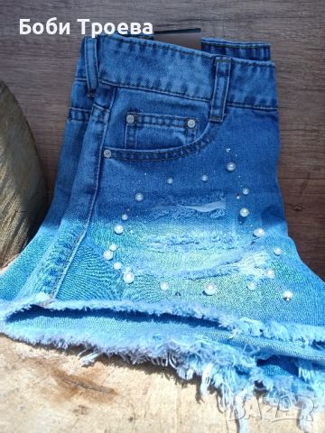 Дамски къси дънкови панталони в синьо

, снимка 1 - Къси панталони и бермуди - 45323844