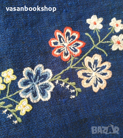 Стара синя престилка 🧵 Българска народна носия, автентична бродерия, етно антикварна находка – 100+, снимка 2 - Антикварни и старинни предмети - 51509905