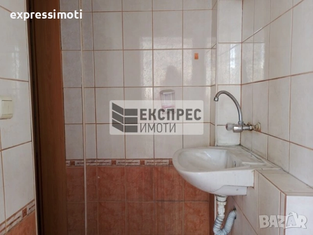 Сграда с паркинг, офис с шоу рум, до главен път, снимка 5 - Магазини - 53285238