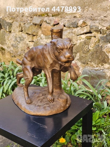 Масивна стара бронзова склуптура. 