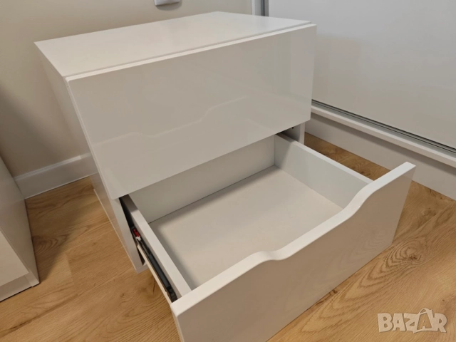 Комплект стилни бели нощни шкафчета, снимка 5 - Шкафове - 52670074