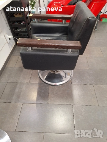 продавам фризьорски стол масивен