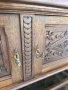 Масивна ретро витрина с дърворезба и стъклени врати, снимка 7
