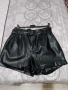 Къс кожен панталон с колан, снимка 1