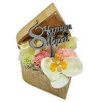 Дървена кутия сърце със сапунени цветя в розово, бяло и кремаво и гравирано пожелание, снимка 1 - Сувенири от дърво - 45430629