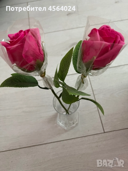 Стъклена ваза със цветя, снимка 1