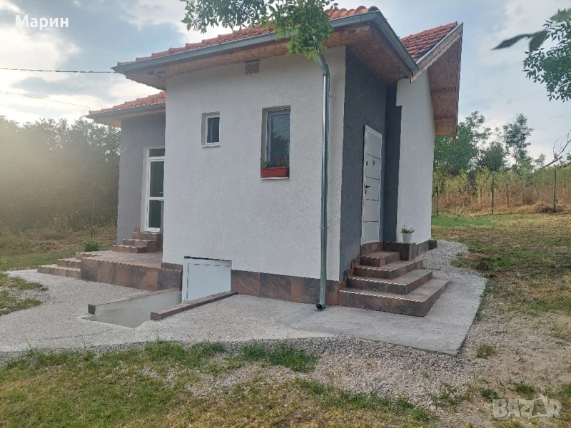 Къща с голям двор , снимка 1