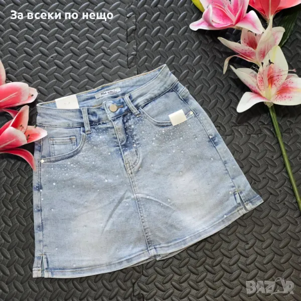 Дамска Къса Мека И Еластична Дънкова Пола-Панталон С Апликация От Камъчета Код VL-76, снимка 1