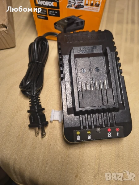 Зарядно устройство за акумулаторни батерии WORX , 20 V, 2 A, снимка 1