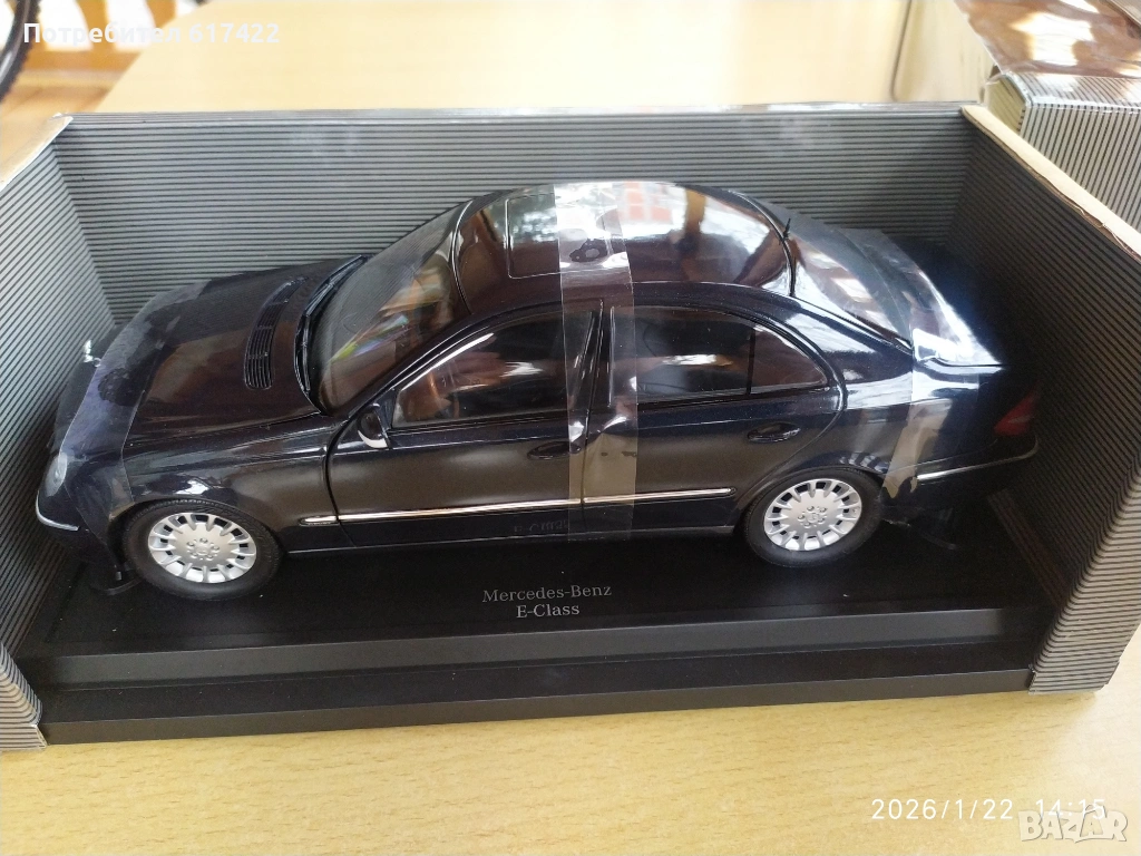Метален модел на Mercedes Benz E-Klasse W211 E320 Kyosho, снимка 1