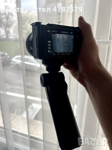 **ПРОДАВАМ ПЪЛЕН VLOG / CONTENT CREATOR КОМПЛЕКТ – SONY ZV-E10 + ОБЕКТИВ + ТРИПОД + АКСЕСОАРИ**, снимка 5 - Фотоапарати - 54089502