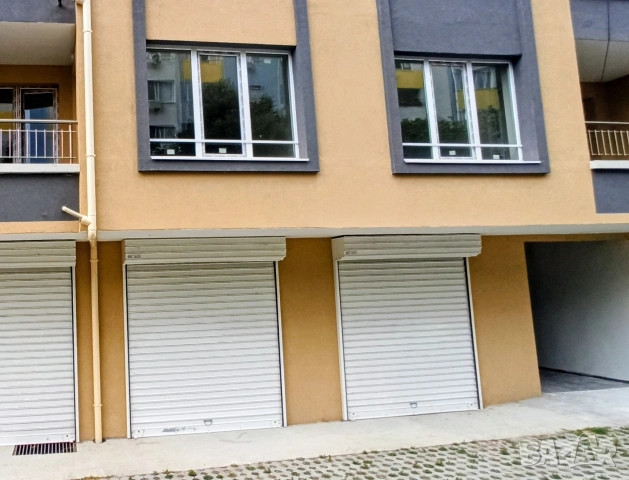 Гараж 24квм Самостоятелен голям Партер Бургас Меден Рудник Зона-В отдава под наем Собственик, снимка 2 - Гаражи и паркоместа - 50702848