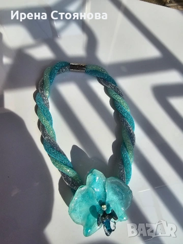 Колие с естествен цвят на орхидея в сини нюанси. Цветето е направено, като брошка , снимка 5 - Колиета, медальони, синджири - 53738127