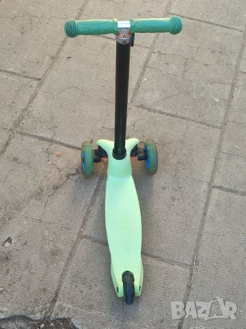 Детска тротинетка със светещи колела, снимка 4 - Скутери и тротинетки - 51356929