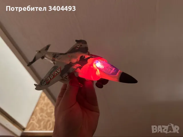 Самолет, светеща играчка
