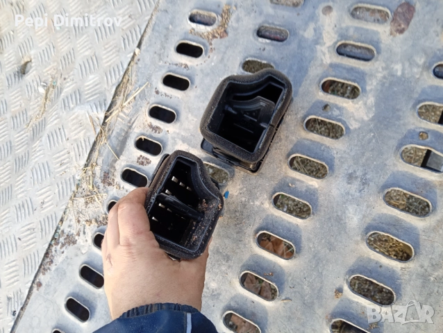 Странични духалки въздуховоди Volkswagen Golf V Hatchback (10.2003 - 02.2009), снимка 3 - Части - 52820621