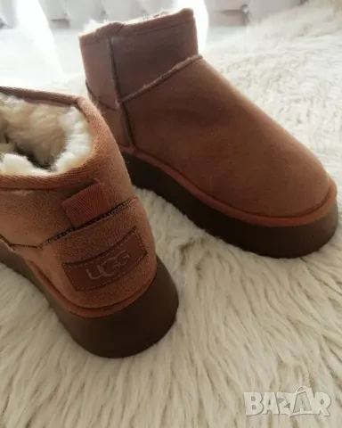 Дамски пухени боти с пух UGG, снимка 1 - Дамски боти - 48842161