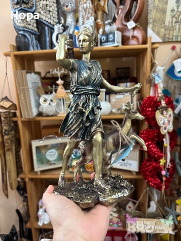 Статуетка на Диана 🏹🌙 Римската богиня на лова, дивата природа и Луната , снимка 9 - Статуетки - 53624585