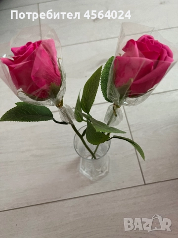 Стъклена ваза със цветя