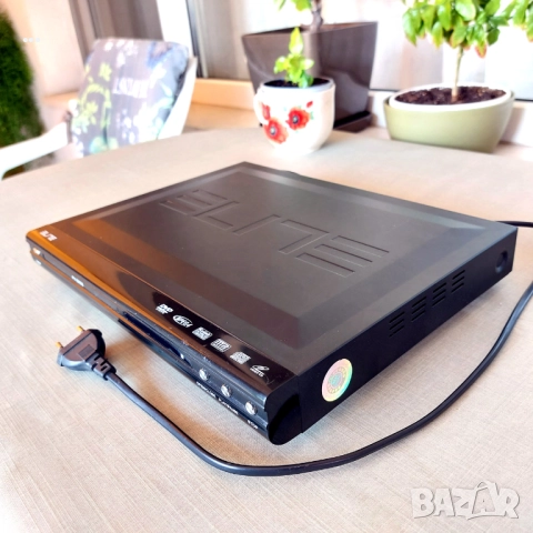 Продава DVD player Elite / ДВД плеър Елит с дистанционно и комплект кабели, снимка 2 - Плейъри, домашно кино, прожектори - 52074093