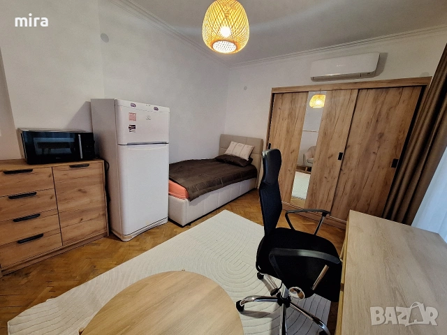 Обзаведена стая с тераса в Центъра до метростанция Театрална и парк Заимов