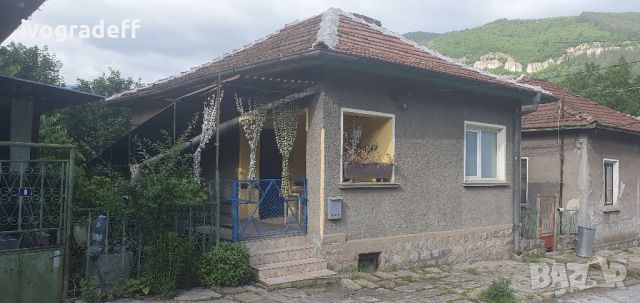 Продава къща с двор в центъра на с.Церово, обл.София