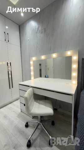 Тоалетка с холивудско огледало за грим+кожен регулиращ се стол, снимка 5 - Тоалетки - 53408384