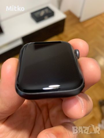 Apple Watch SE NIKE Edition 44mm, снимка 3 - Смарт гривни - 45991779