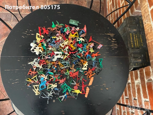 Стари фигурки войници , индианци , каубои , рицари …